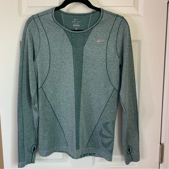 Nike Dri-fit Long Sleeve Athletic Top, size M - Picture 6 of 6